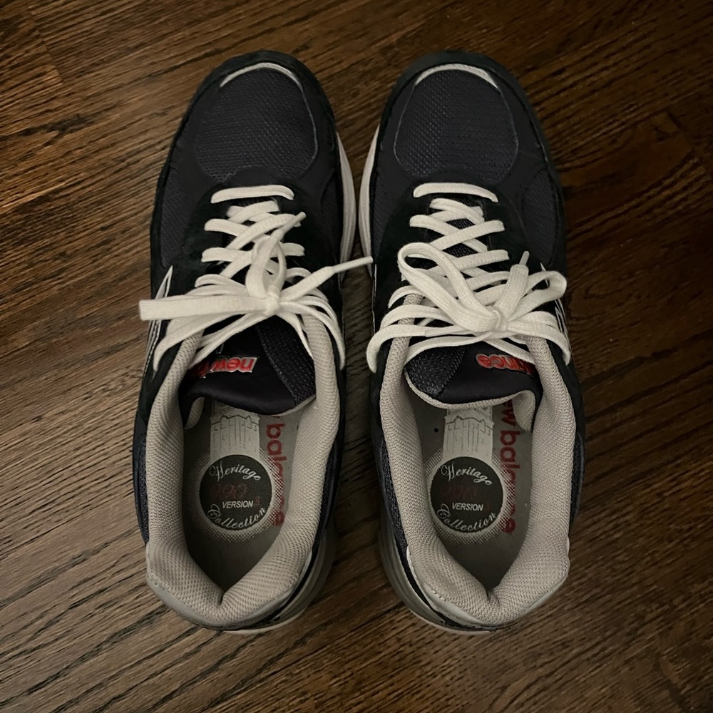 Like-new navy new balance 990s